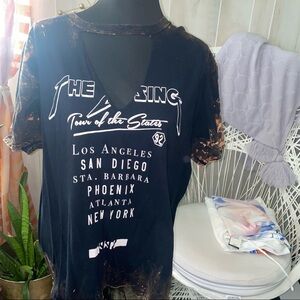 Distressed Graphic Tee Size 18 BOOHOO Brand